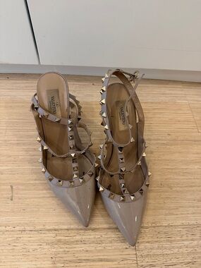 Valentino Rockstud Patent Pointed Toe Strappy Pump in Beige